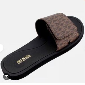 Michael Kors MK Signature Logo Print Wade Slide (Brown, 9M)